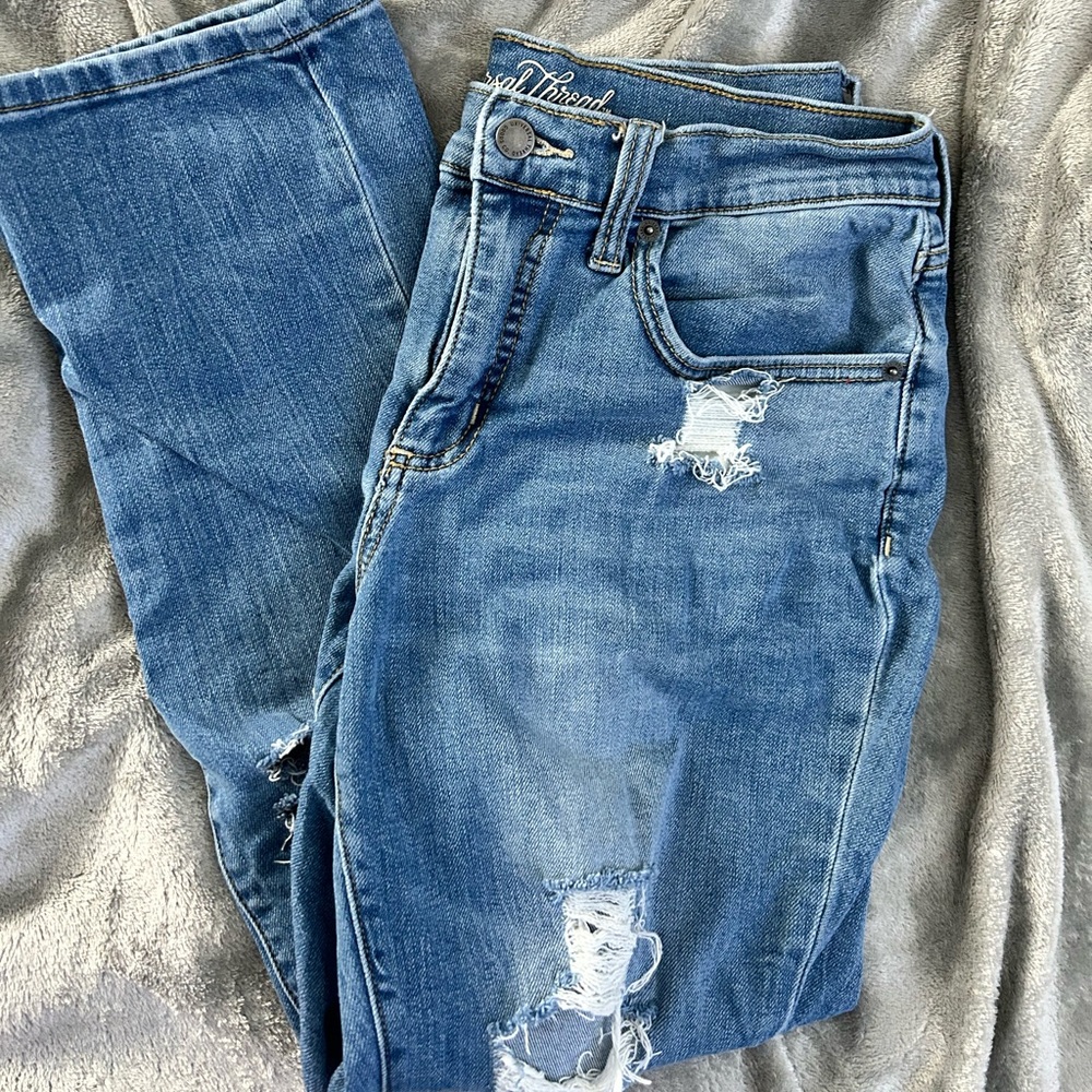 Mid Rise Loose Fit Jeans